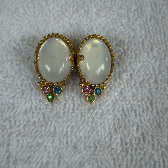 Vintage Mid-Century Moonstone & Rhinestone Clip-On Earrings - Picture 11 of 11